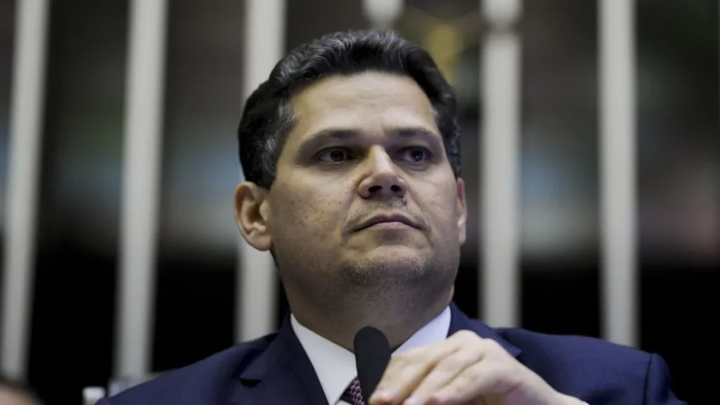 Alcolumbre na mira de escândalo de R$ 400 milhões