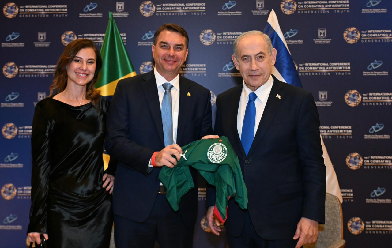 Flávio Bolsonaro reúne com Netanyahu e promete realinhar Brasil e