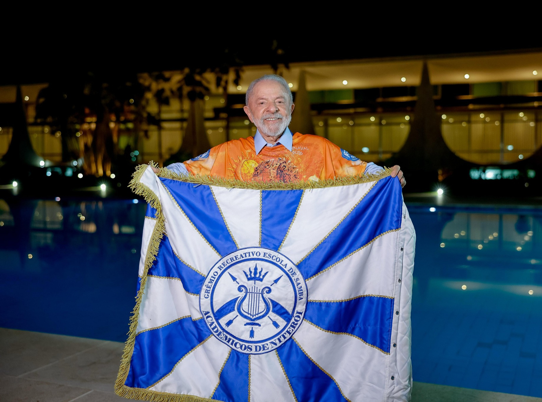 Escola que homenageia MST no Carnaval recebeu R$ 250 mil de Lula