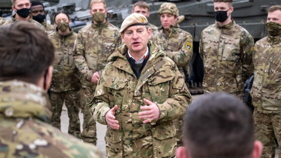 Tropas britânicas param treinamento para dia de inclusão