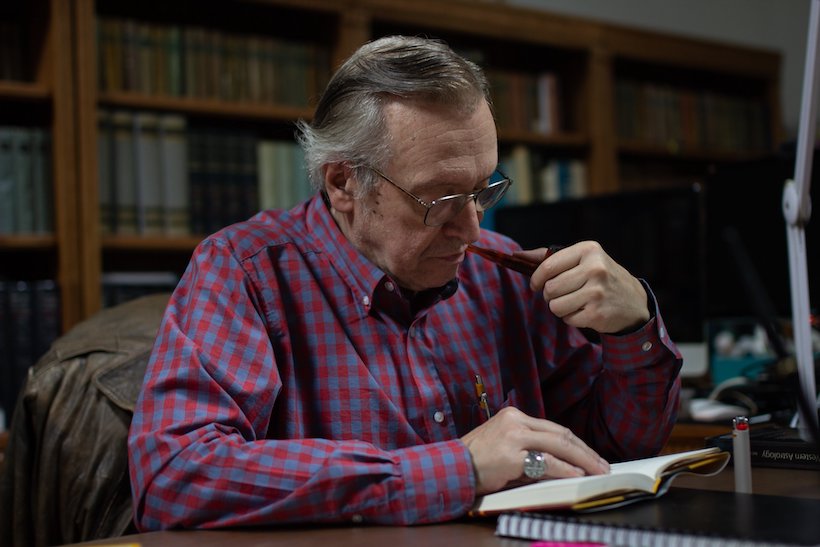 Esquerdistas comemoram morte de Olavo de Carvalho na web