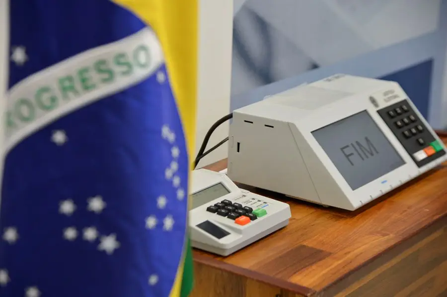 43% dos brasileiros desconfiam das urnas eletrônicas