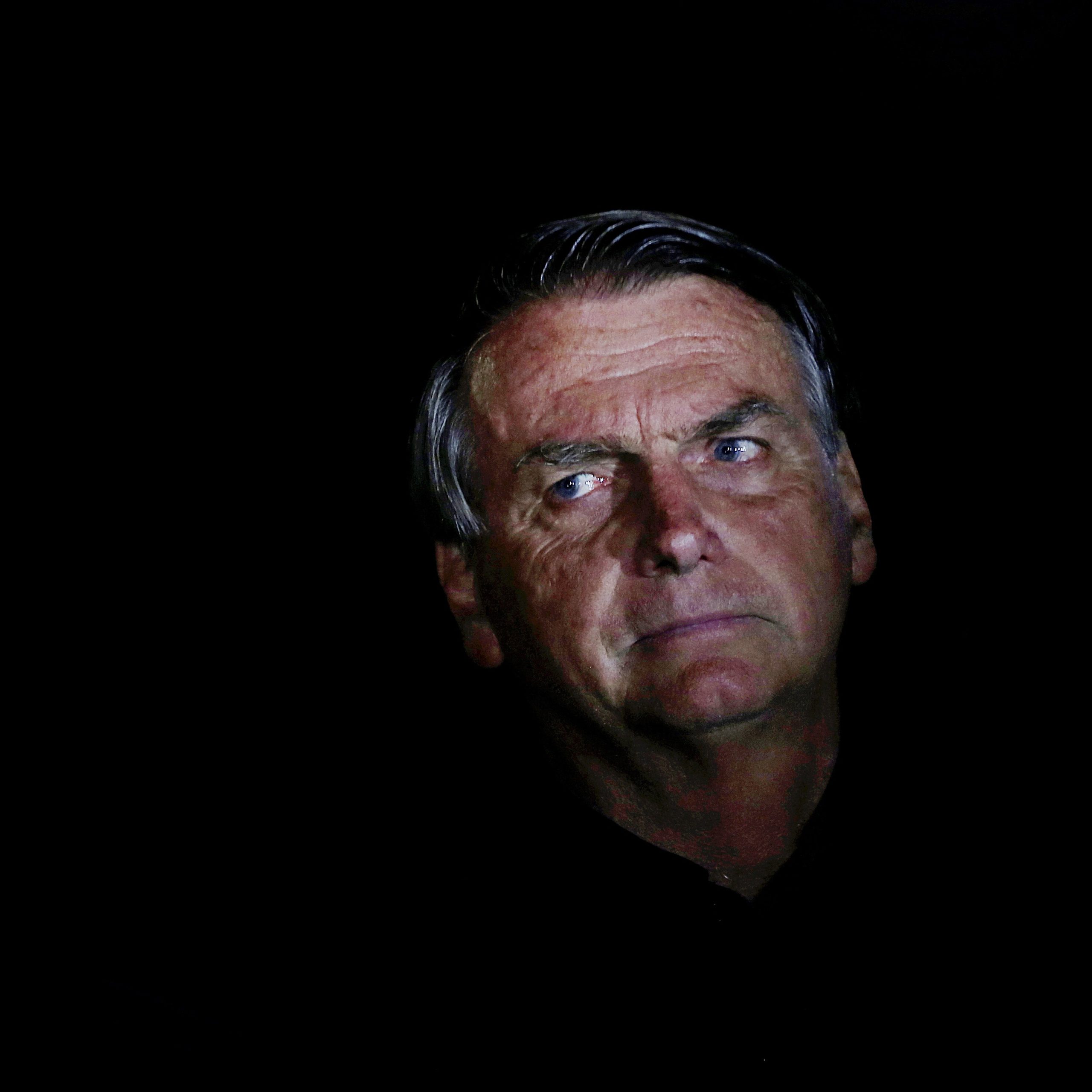 Bolsonaro inicia prisão domiciliar de 90 dias em casa