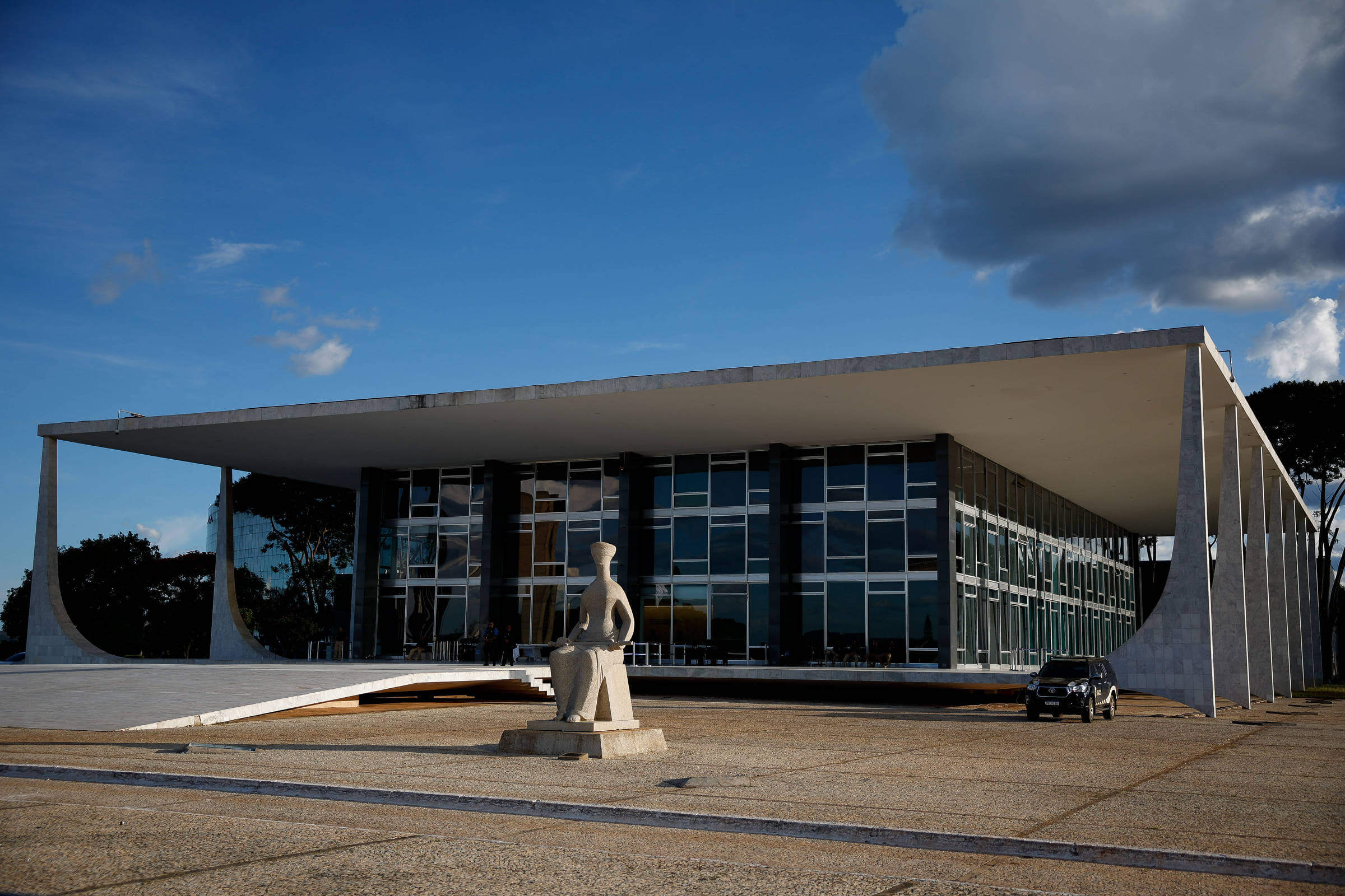 STF pede explicação sobre acesso a número de Vorcaro