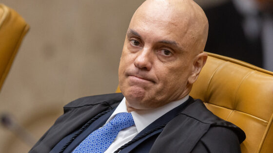 Alexandre de Moraes trocou celular antes de caso Vorcaro