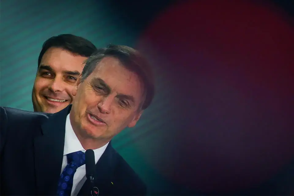 Flávio Bolsonaro pede prisão domiciliar para o pai