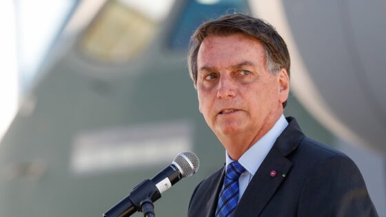 Bolsonaro mantém melhora clínica, diz boletim