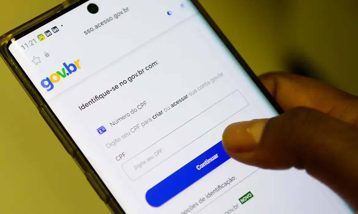 Check-in digital obrigatório em hotéis gera críticas e oposição