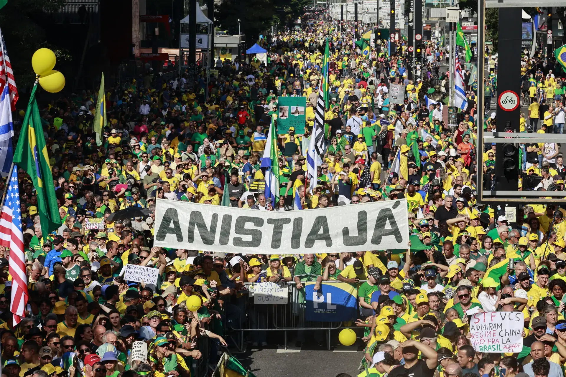 Oposição adota estratégia pela anistia após Moraes suspender dosimetria