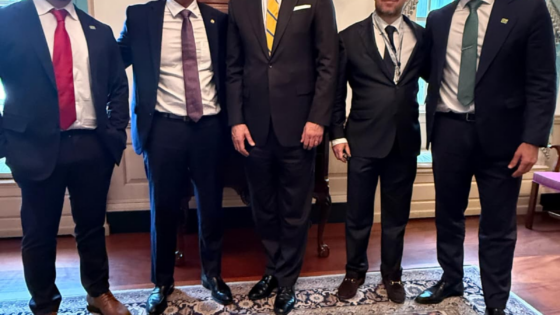 Flávio Bolsonaro é recebido no Departamento de Estado dos EUA