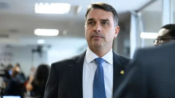 Flávio Bolsonaro faz nova troca na comunicação da campanha