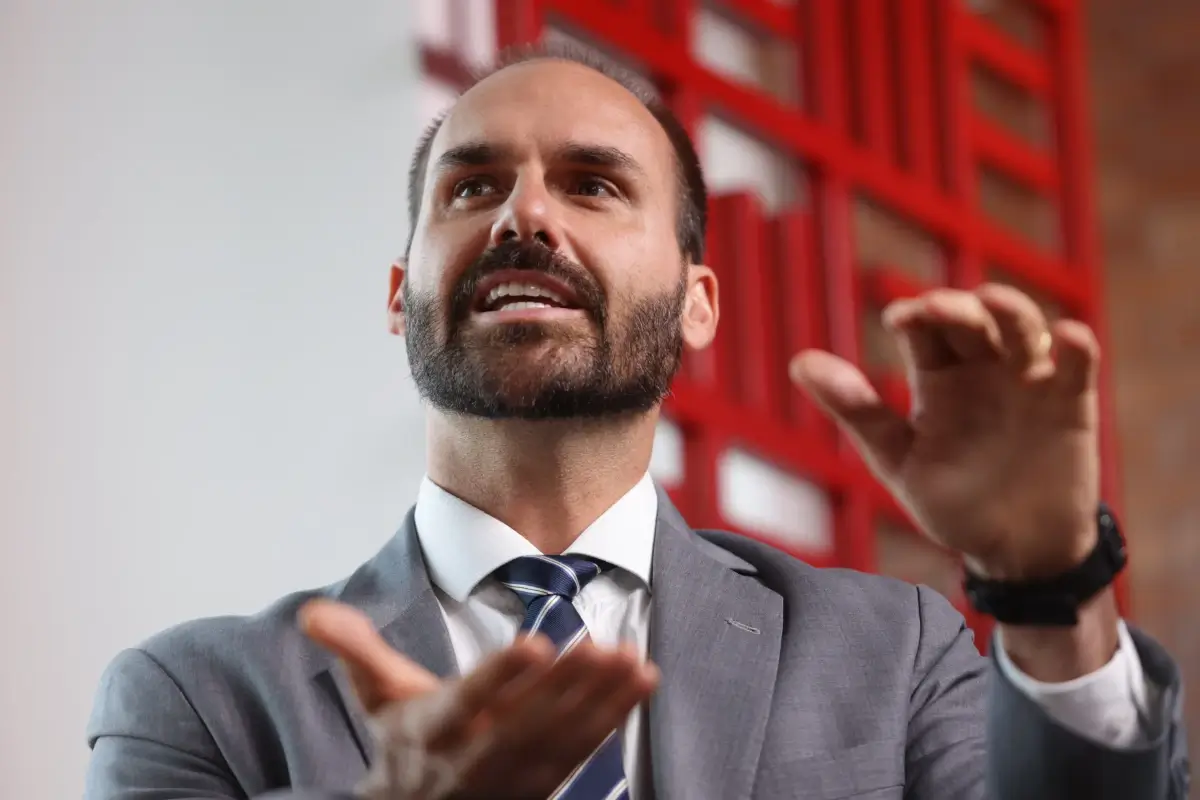 Eduardo Bolsonaro critica suposta condenação no STF