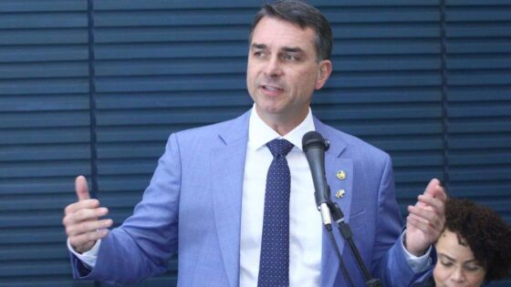 Flávio Bolsonaro critica pesquisa Quaest e elogia Nunes Marques
