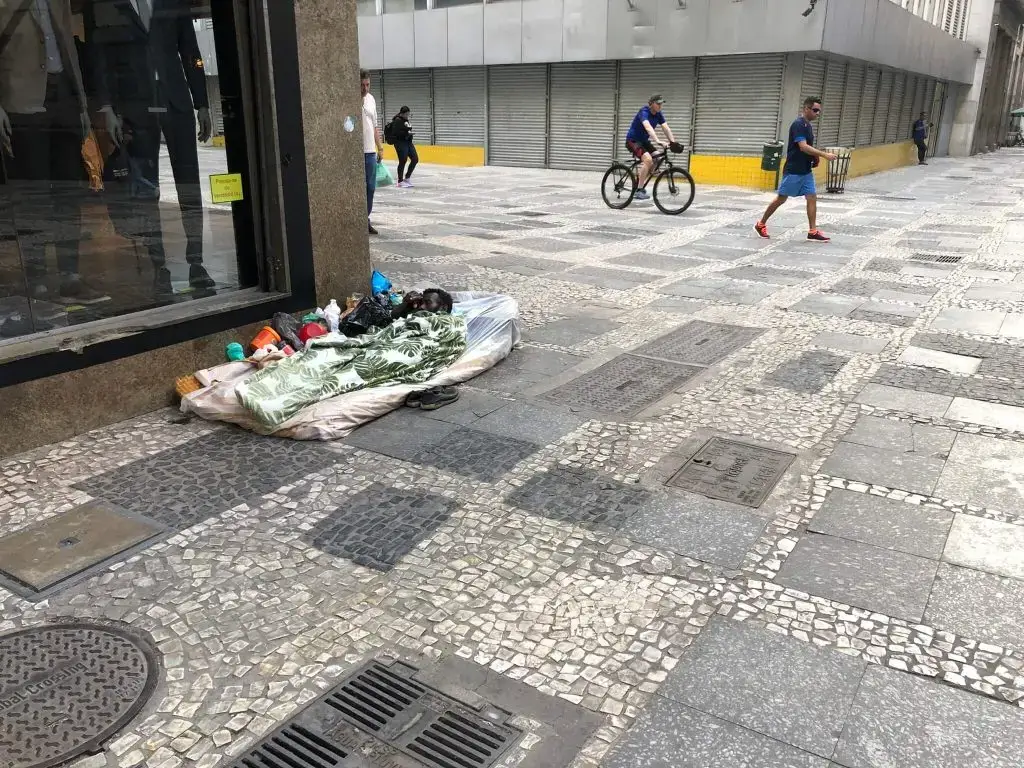 População em situação de rua quase dobra no governo Lula