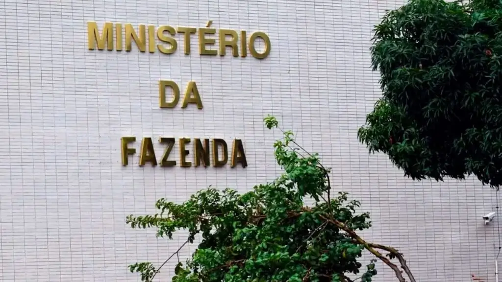 MPF investiga compra de R$ 7,5 milhões em cadeiras pelo Ministério da Fazenda