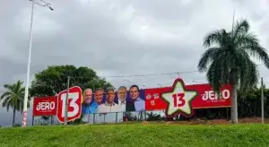 Outdoor de grande porte do PT na Bahia é questionado por irregularidade