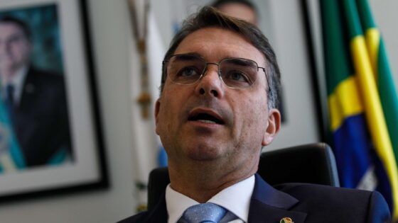 Flávio Bolsonaro fake news Nossa Senhora: MPE acionado