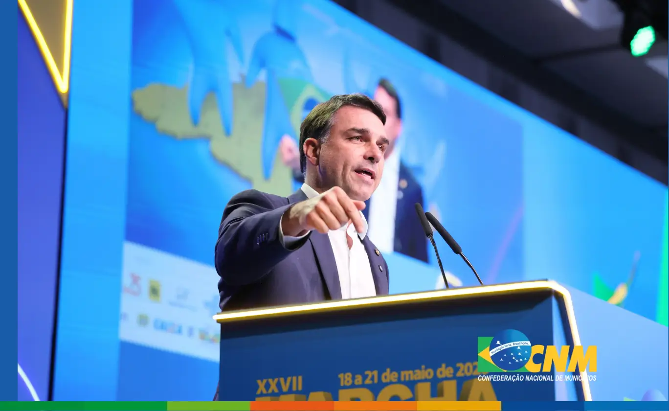 Flávio Bolsonaro e STF: indicação de ministros antiaborto
