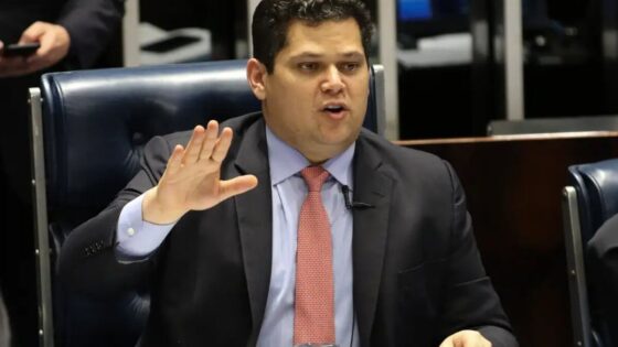 Mensagens revelam proximidade entre Alcolumbre e Vorcaro