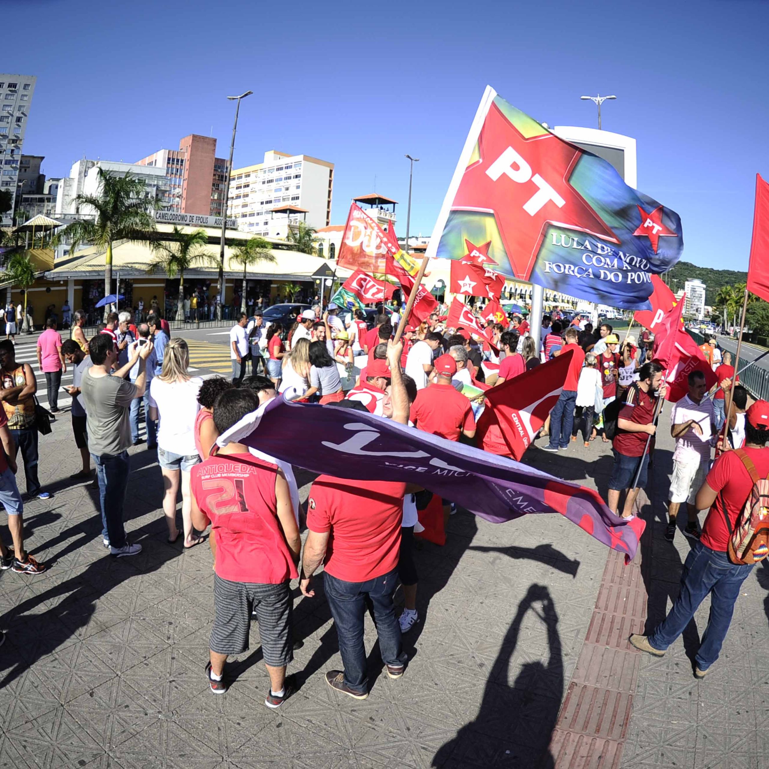 PT destina R$ 3,9 mi a campanhas de condenados no Mensalão