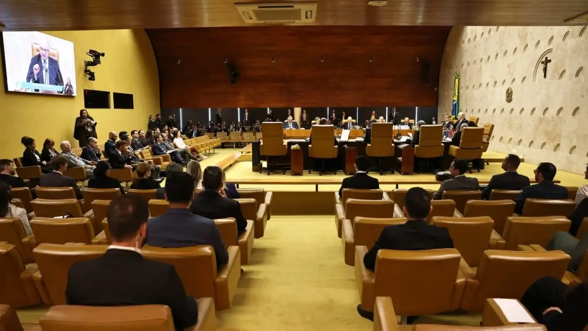 Fachin e Dino se abraçam: bastidores da sessão no STF