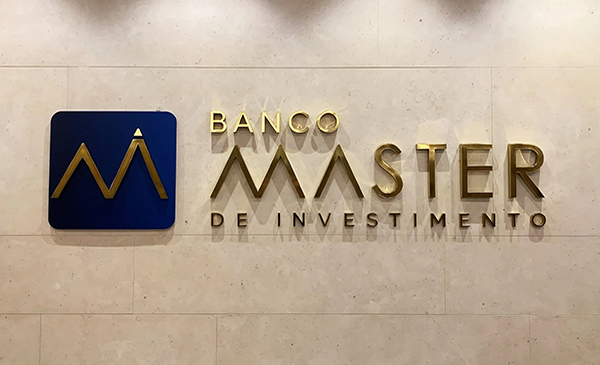 Banco Master Moraes: cartões de R$ 300 mil para filhos