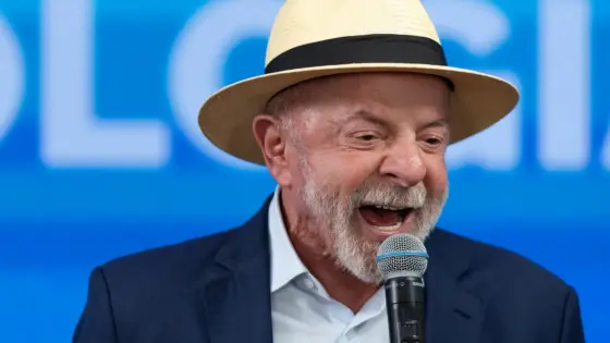 Ministério da Cultura faz campanha de Lula em grupos oficiais