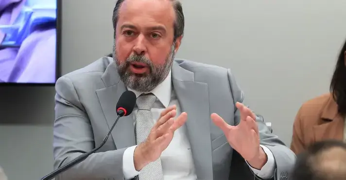 Mensagens ligam Vorcaro a Alexandre Silveira sobre Enel e Light