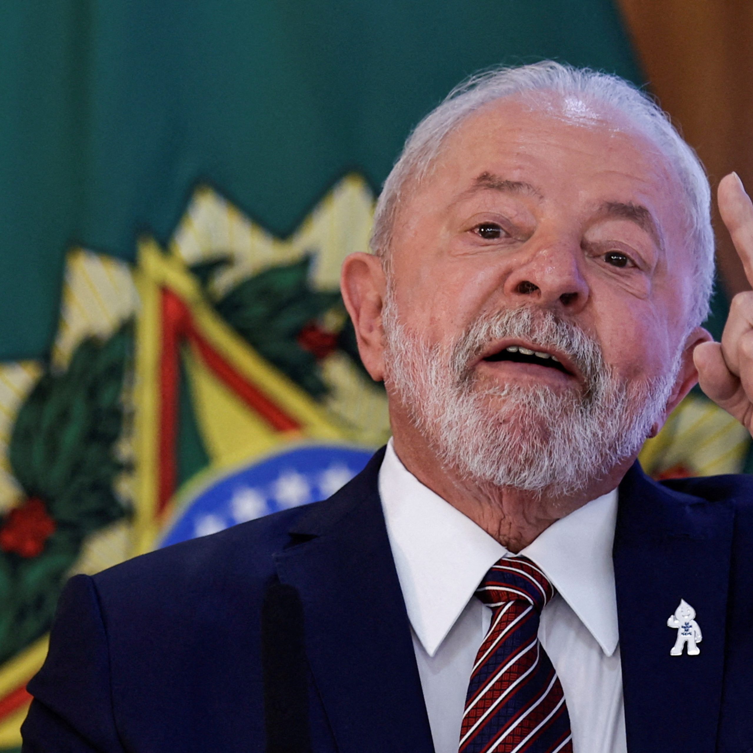 Lula avalia João Santana para campanha no 2º turno