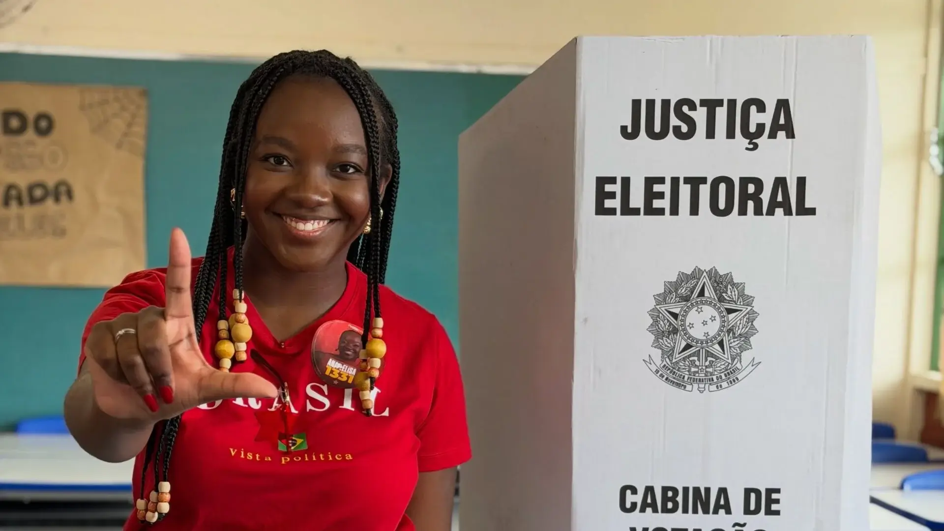Ana Elisa admite autoria de tweets polêmicos
