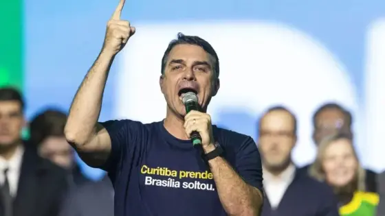 Flávio Bolsonaro debate Globo e critica TSE